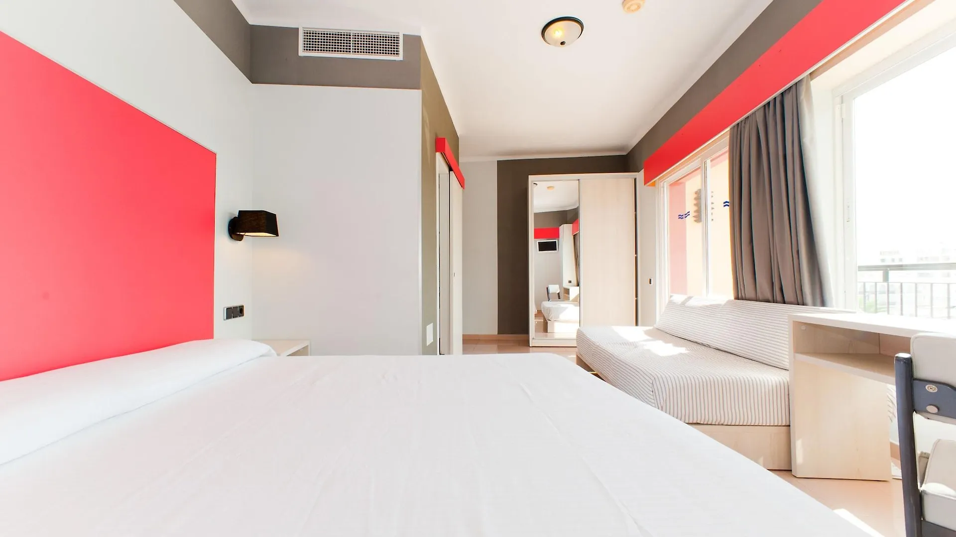 The Red Hotel - Adults Only San Antonio  Spanje